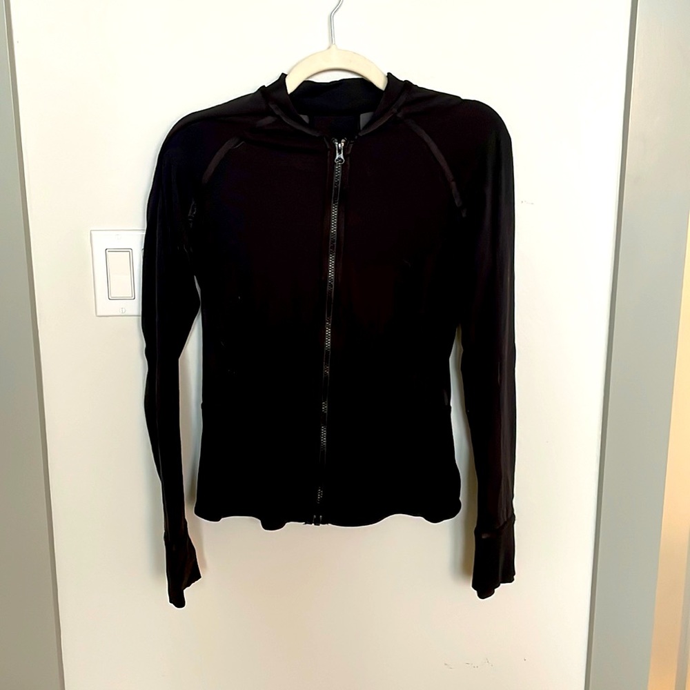 Lululemon black zip up jacket with mesh back